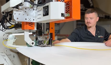 Matériau thermoplastique soudé à l'aide d'une soudeuse Hot Wedge Miller weldmaster